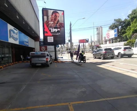 Painel de LED veiculado na Av. Santos Dumont