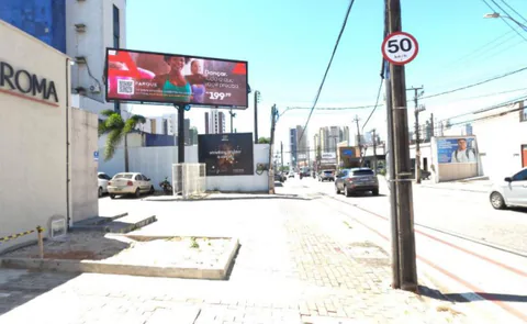 Painel de LED veiculado na Av. Antônio Sales